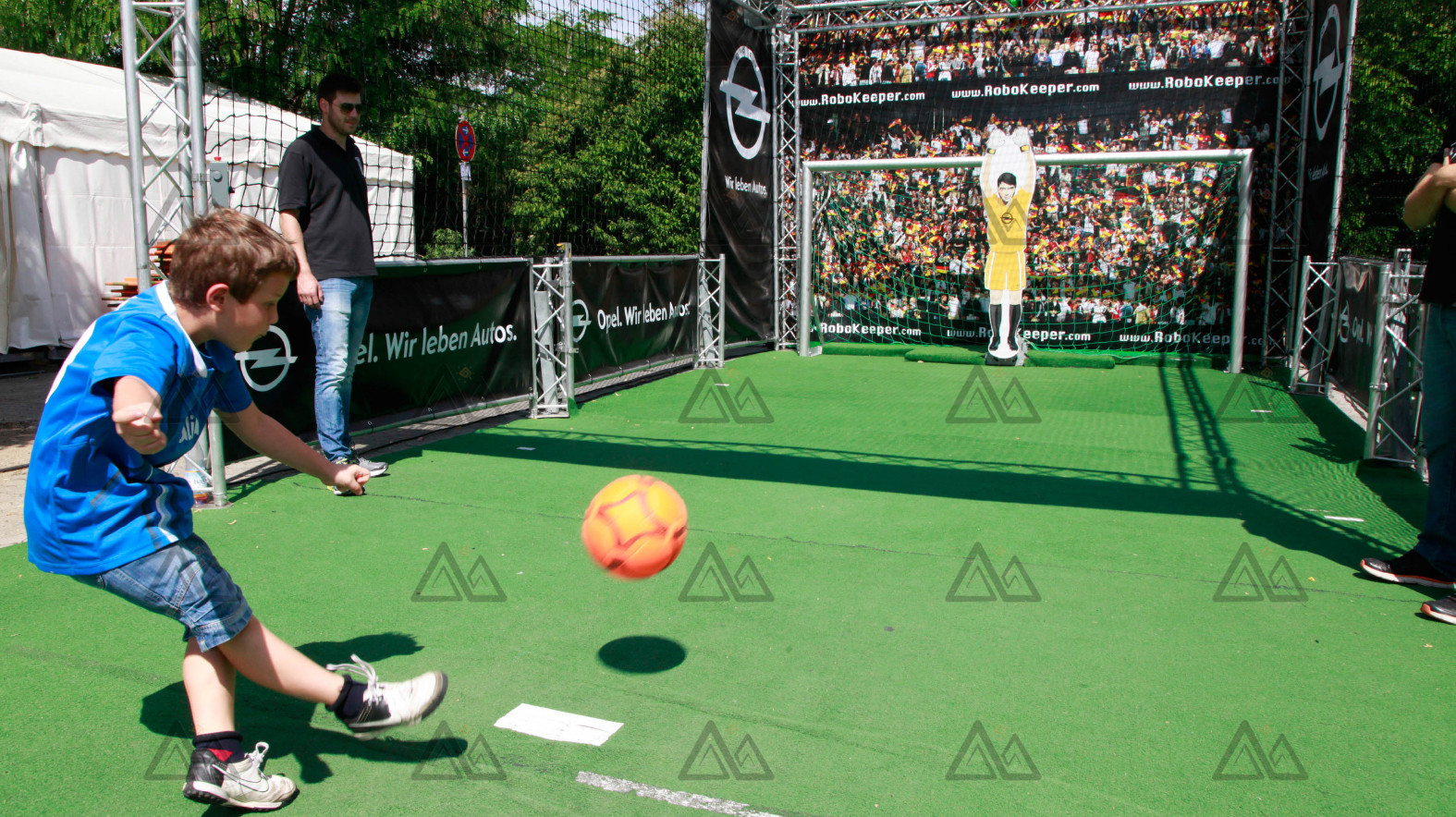 金年会足球守门员-8